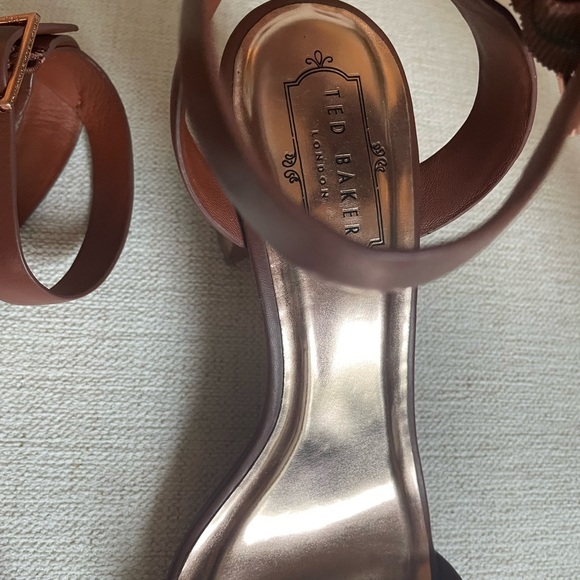 TED BAKER 39 Biah Brown 100% Leather Wood Block Heel Ankle Sandle With Bow Studs - Picture 12 of 14